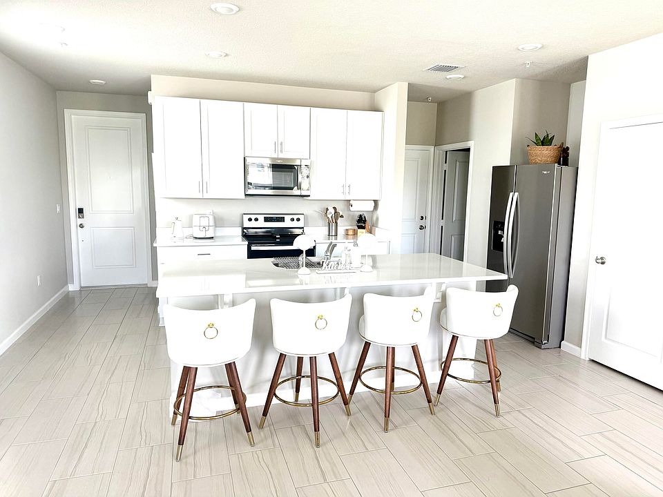1st image of 389 Salisbury Cir