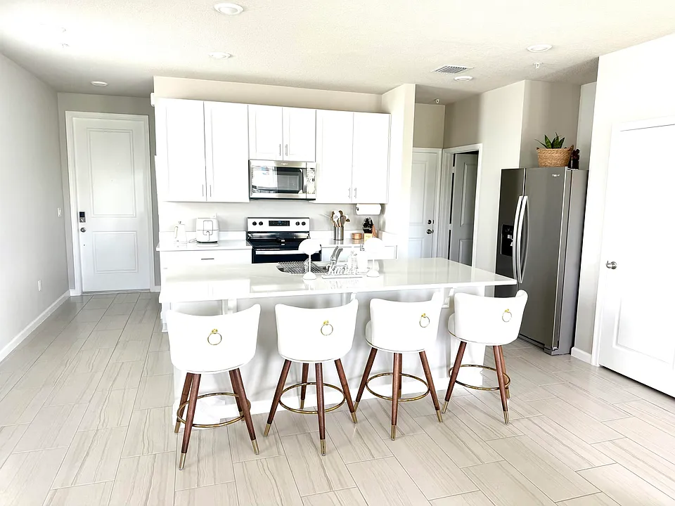 389 Salisbury Cir