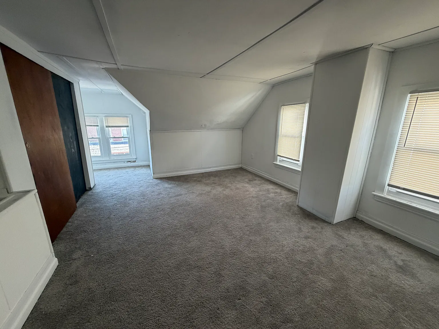 3 bed, 1.5 bath, 1305 sqft, $2,100 — Photo 2