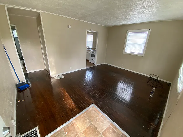 834 S Kenmore St — Photo 4