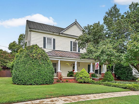 4th image of 301 2nd St