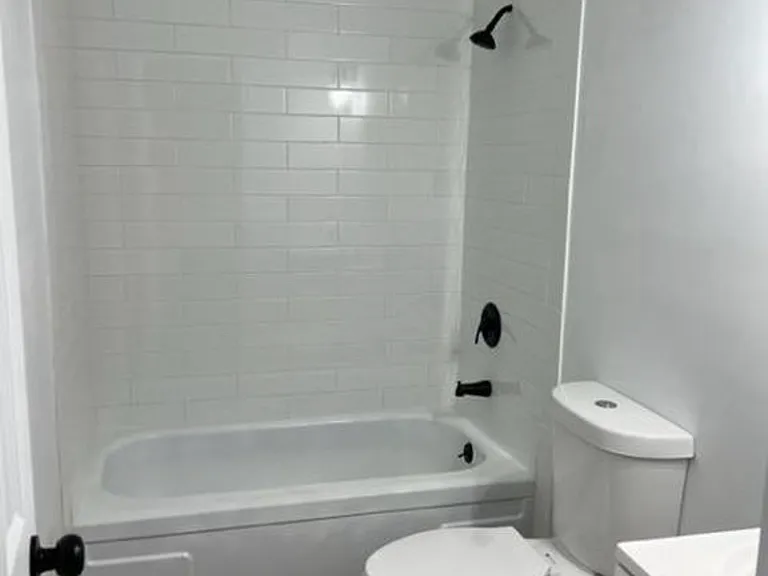 207 Rosebank Ave #B — Photo 8