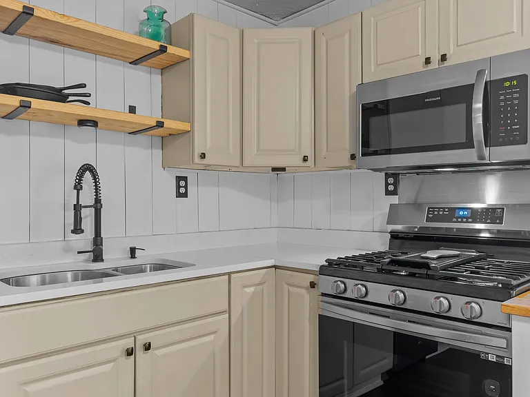 620 E New England Ave — Photo 11
