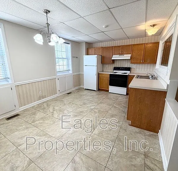 103 N Center St — Photo 17