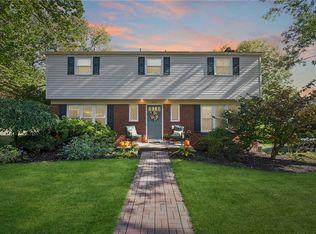 2401 Berkshire Dr, Pittsburgh, PA 15241