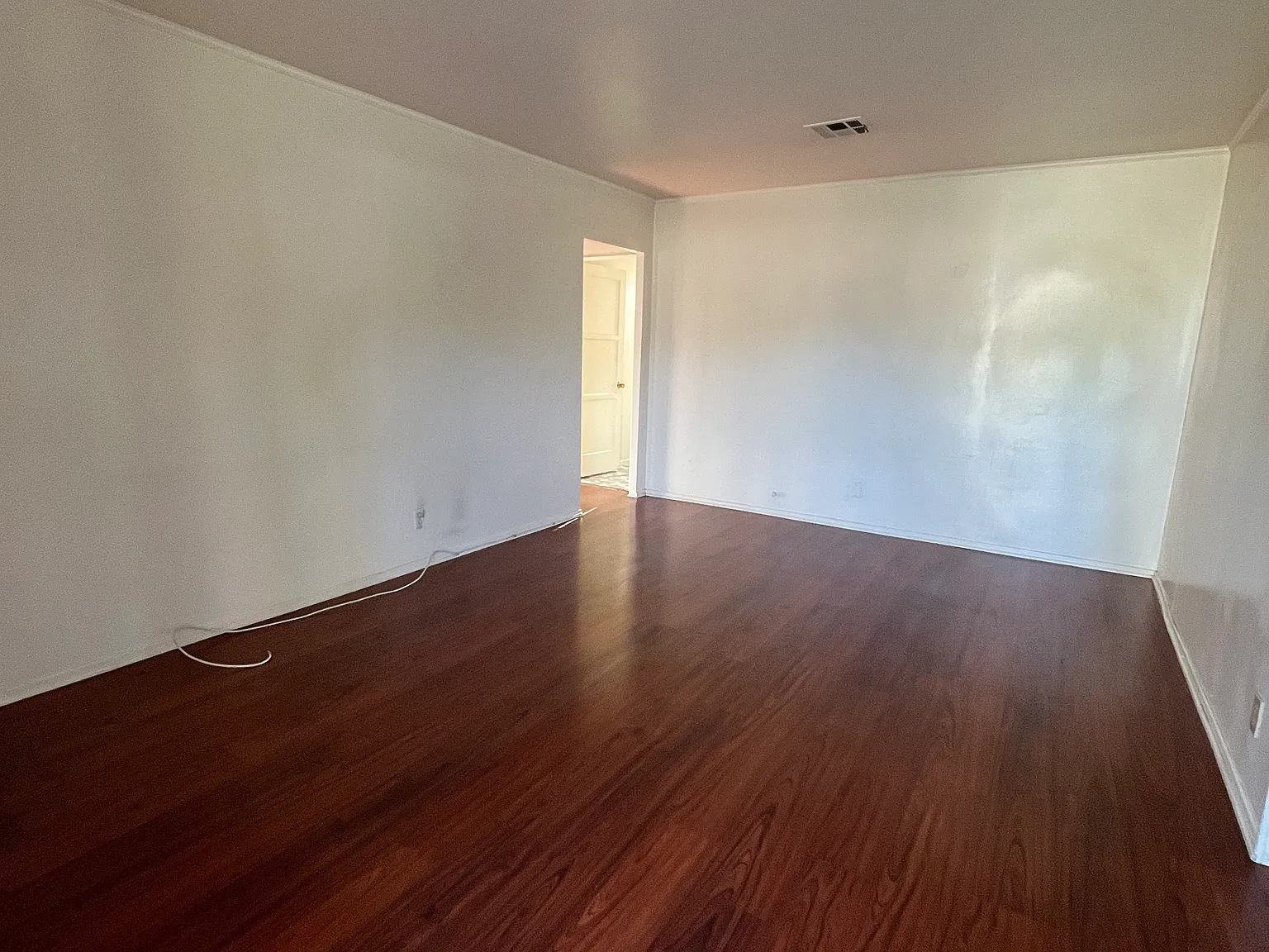 2 bed, 1043 sqft, $3,600 — Photo 3