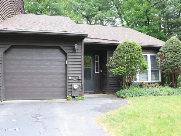 7 Tekakwitha Court, Clifton Park, NY 12065