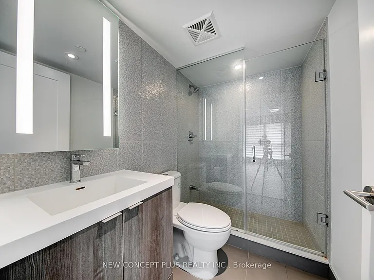 585 Bloor St E #1718 — Photo 17