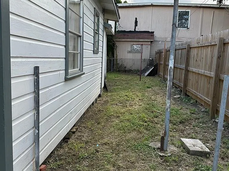 1646 Arthur St — Photo 14