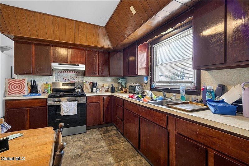 4th image of 1620 Foster Avenue