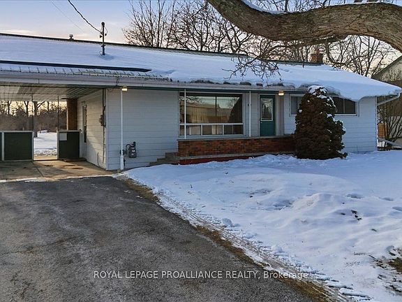 3rd image of 127 Aikins Rd