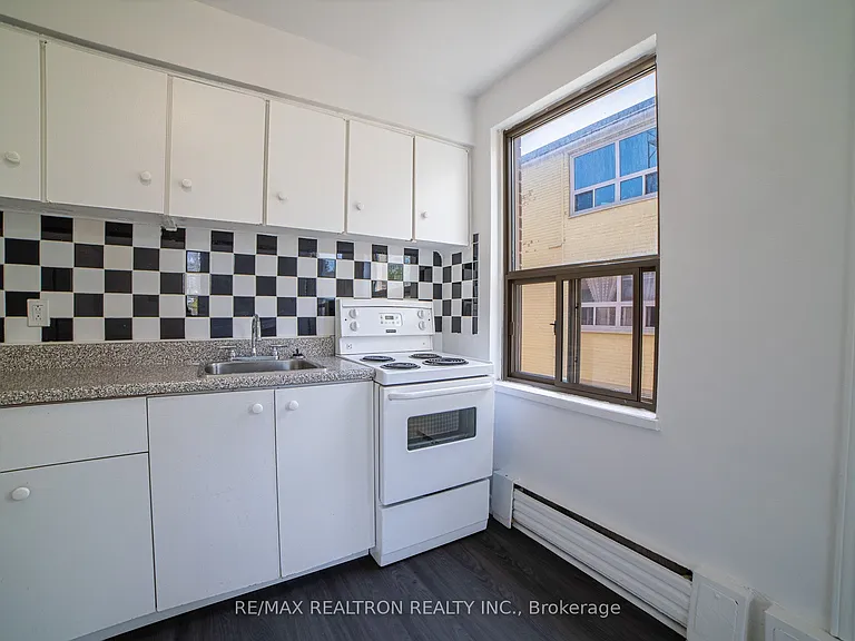 2361 Lake Shore Blvd W #301 — Photo 6