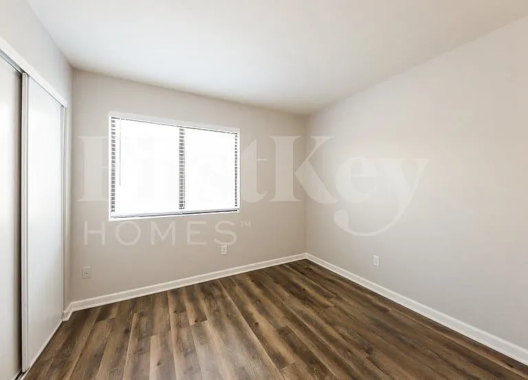 3145 W Crest Ln — Photo 11