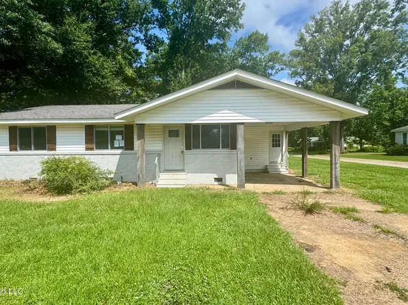 107 Spruce St, Walnut Grove, MS 39189
