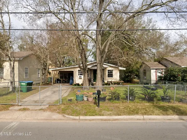 1307 Live Oak Ave, Pascagoula, MS 39567