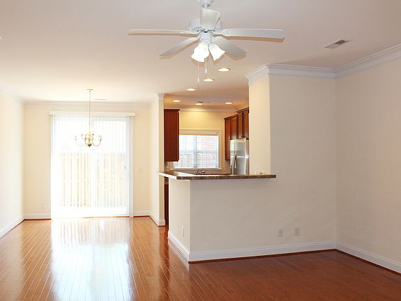 9' Ceilings Main Floor