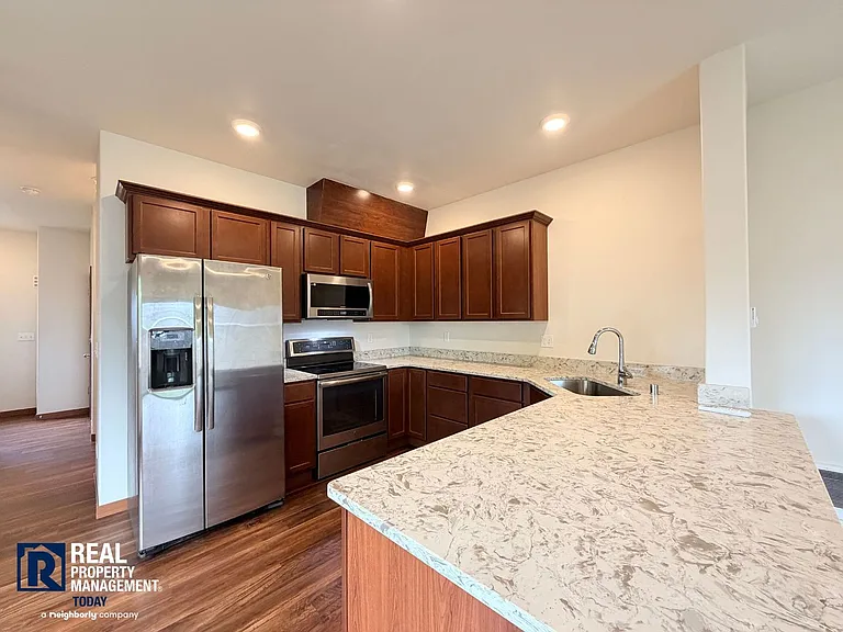 601 5th St SW — Photo 3