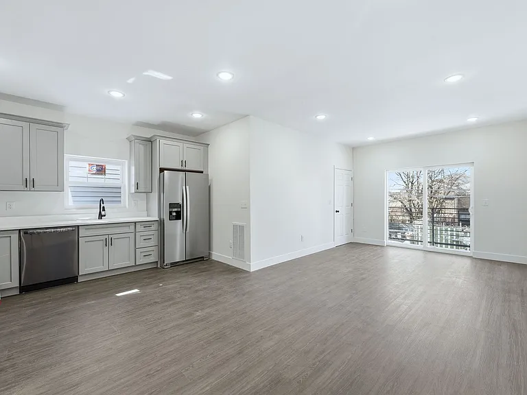 392 S 19th St #2 — Photo 3