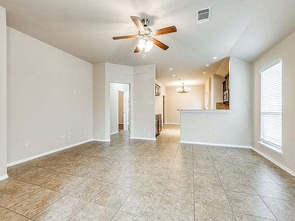 4th image of 1312 Silver Maple Ln