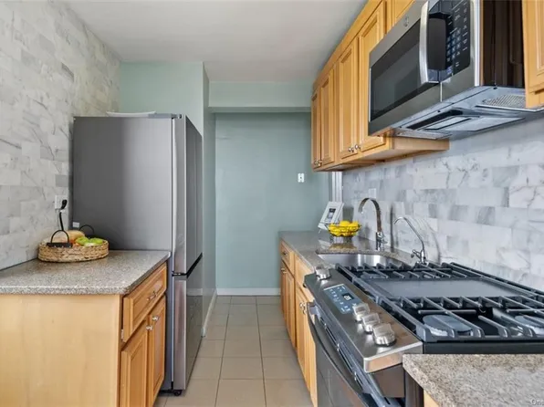 2835 Webb Avenue image 7 of 18