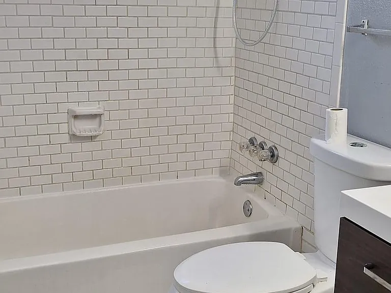 8 W Raymond St — Photo 16