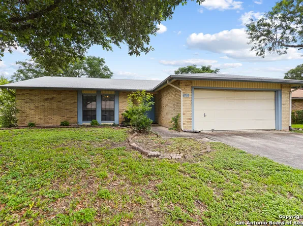6726 Country Field Dr, San Antonio, TX 78240