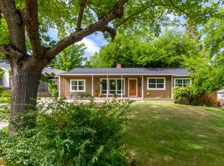 136 S Keene Way Dr, Medford, OR