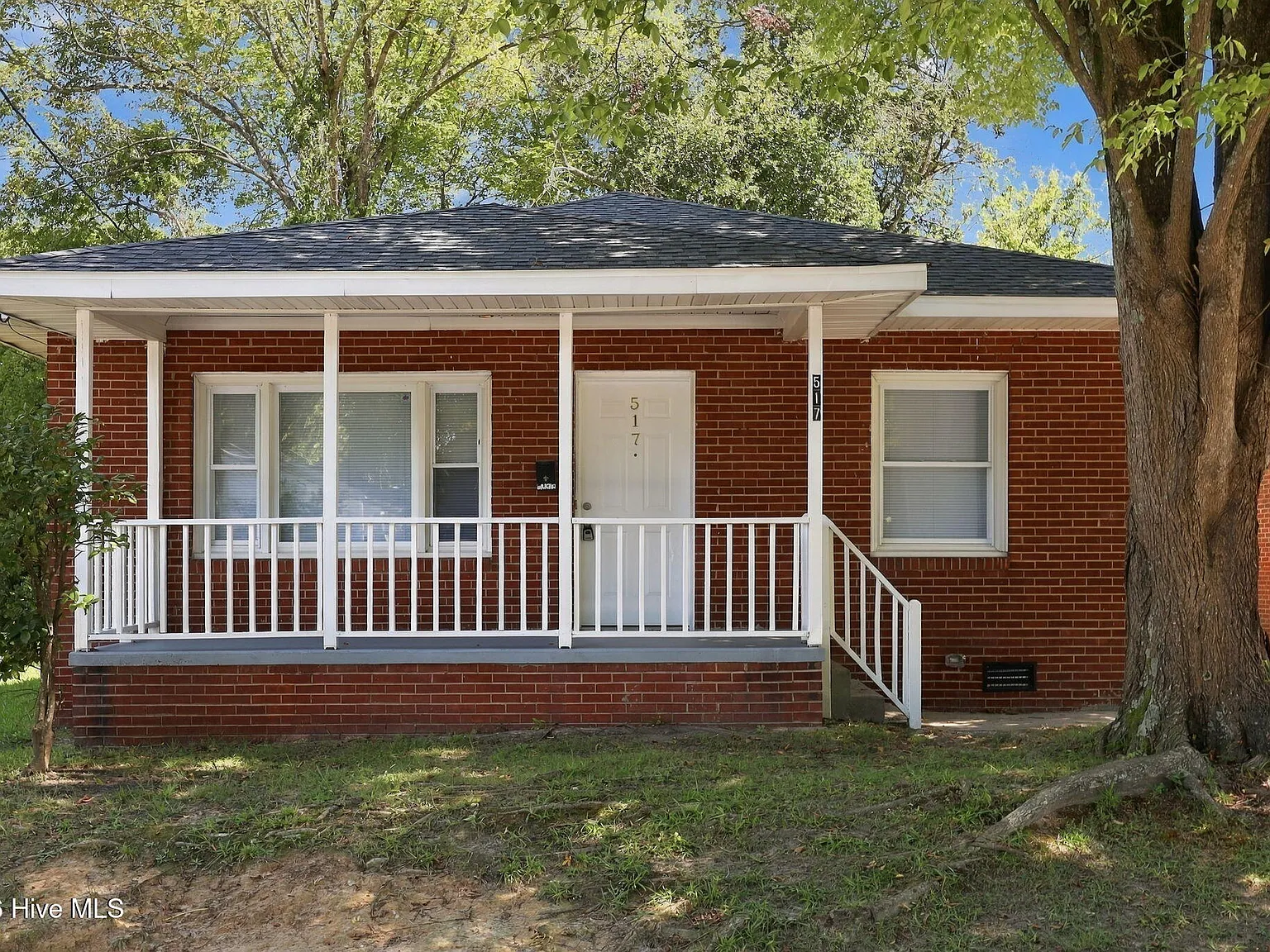 2 bed, 1.0 bath, 1056 sqft, $1,250 — Photo 1