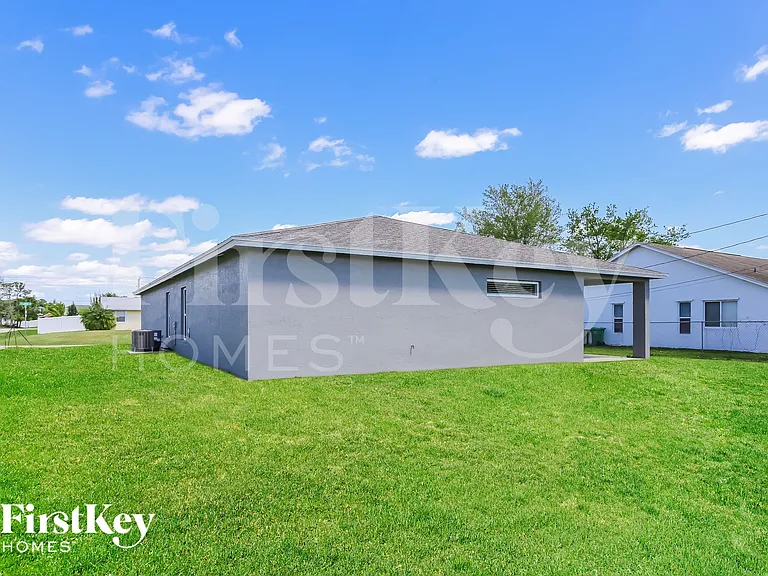 1298 SW Crost Ave — Photo 15