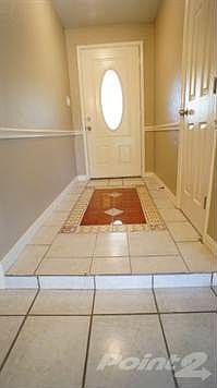 03 - Entry hall with decorative tile