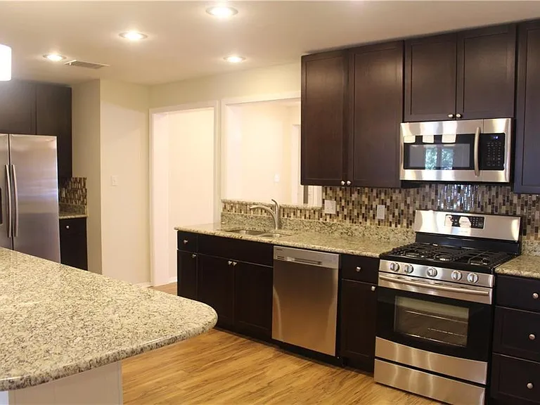 3006 Maplelawn Cir — Photo 6
