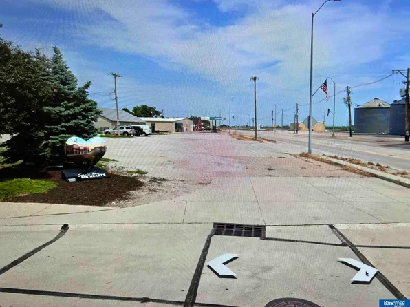 103 N 3rd St, Hampton, NE 68843