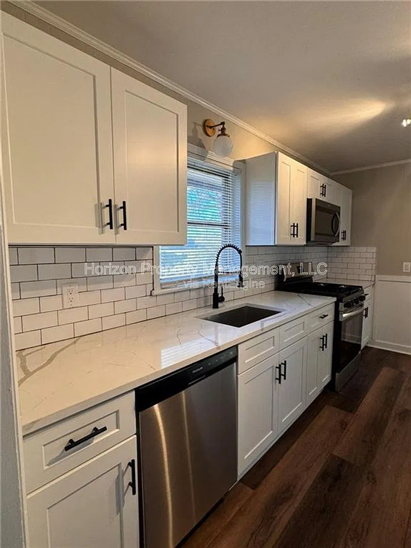 3 bed, 1.0 bath, 1365 sqft, $1,795 — Photo 3