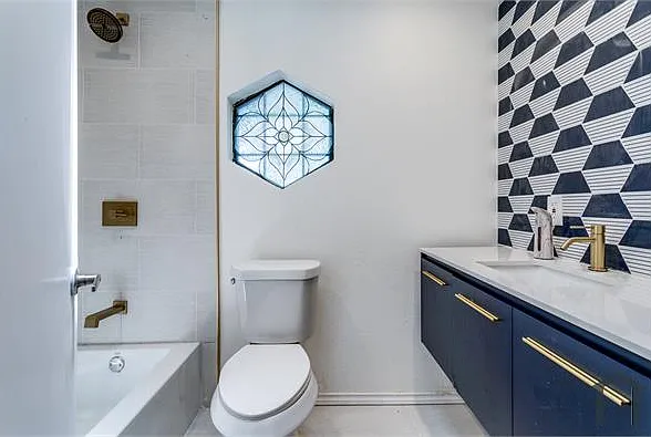 105 Douglas Dr — Photo 7