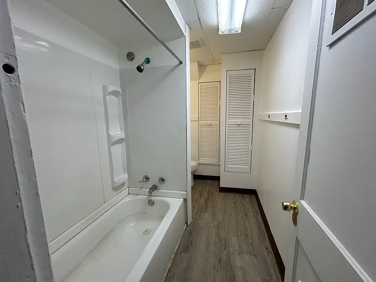 19 Singer Ave — Photo 8