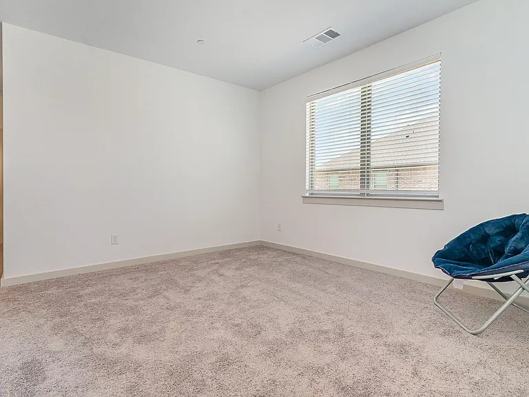 681 Claire Ln — Photo 17