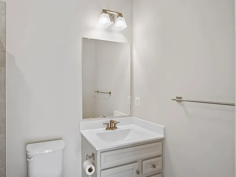 837 Lennox St — Photo 12