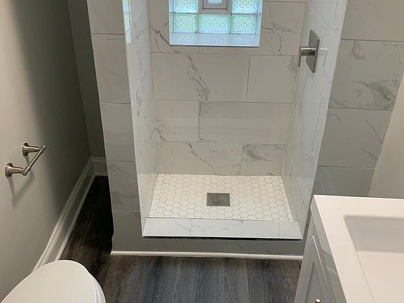 5th image of 1242 N Greenview Ave #2R