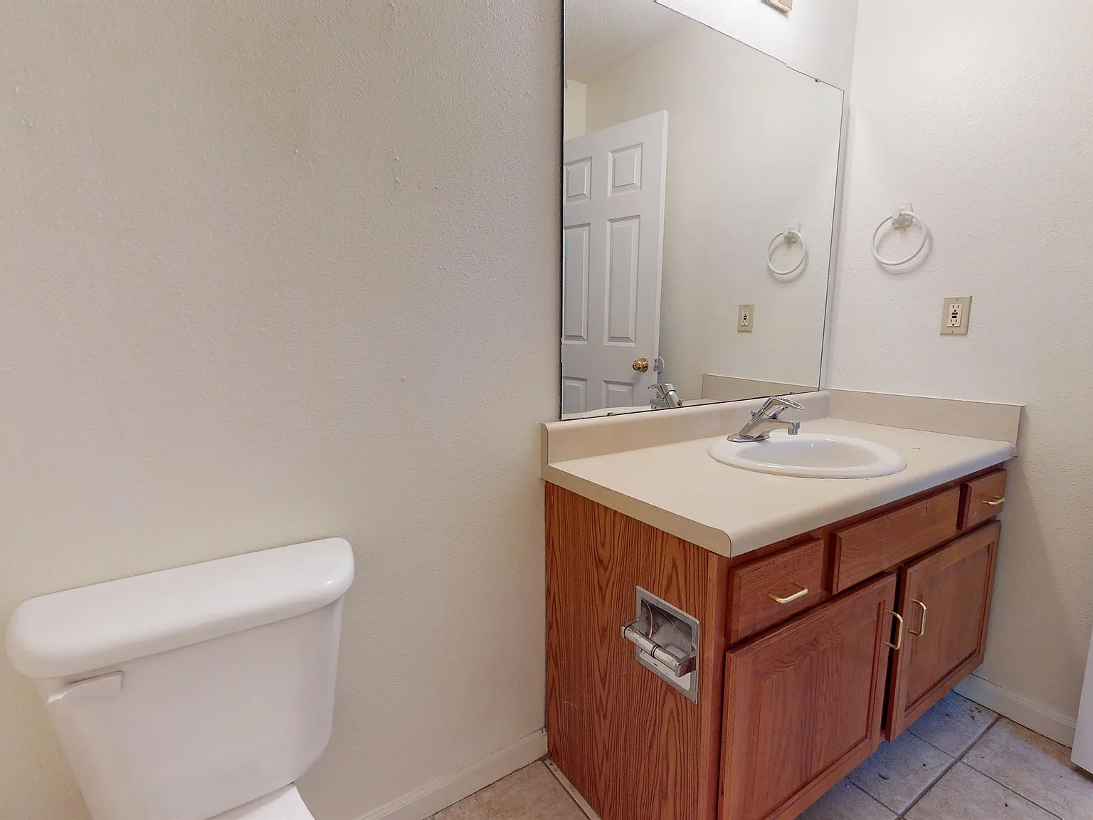 109 Commercial St — Photo 3