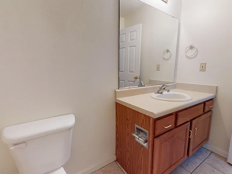 109 Commercial St — Photo 3