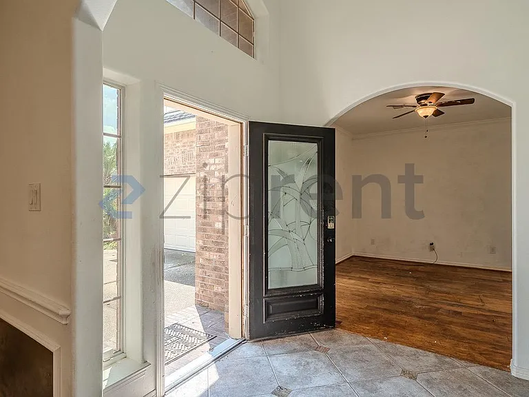 14911 Oxford Way — Photo 5