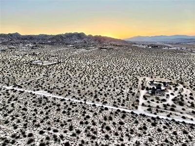 68 Sunkist, Joshua Tree, CA, 92252