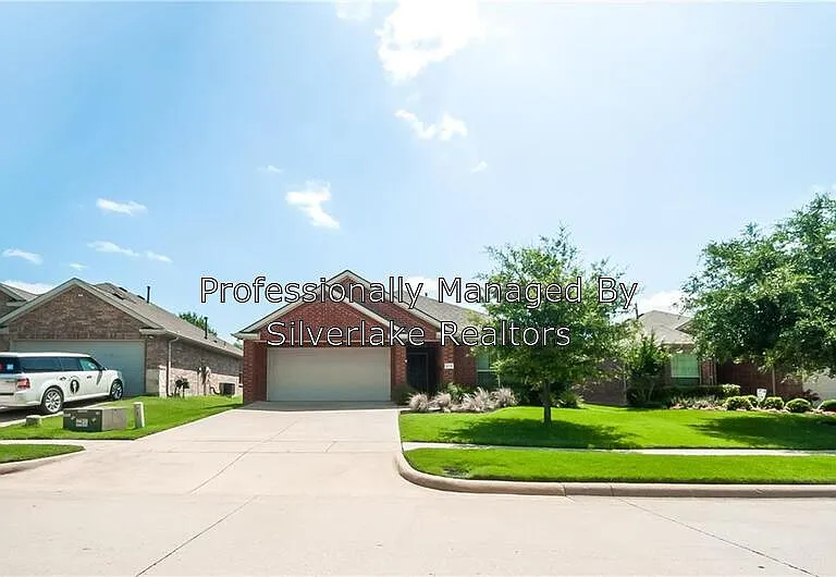 913 Buffalo Creek Dr — Photo 1