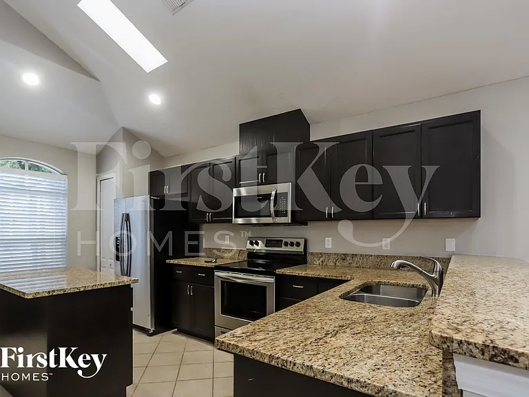 616 Sunset Beach Ct — Photo 4