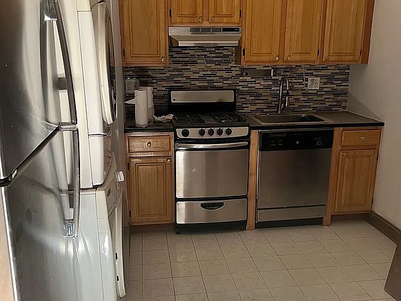 4th image of 377 14th St APT 1R
