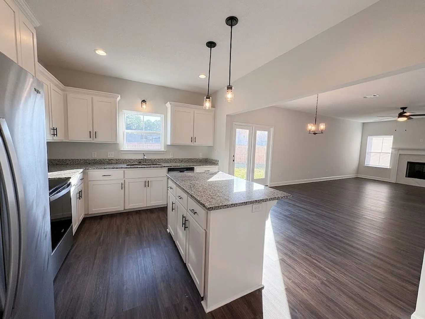 Spacious 4-bedroom/2.5 bathroom home in Griffin Park! — Photo 4