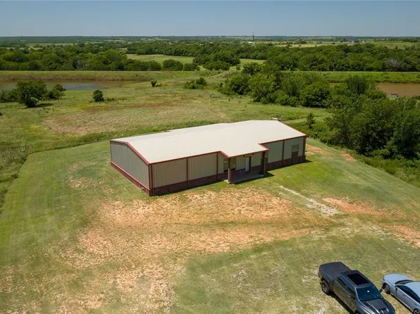 3 180th St, Lindsay, OK 73052