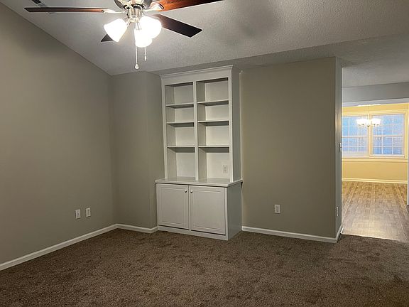 Livng Room with NEW CARPET!