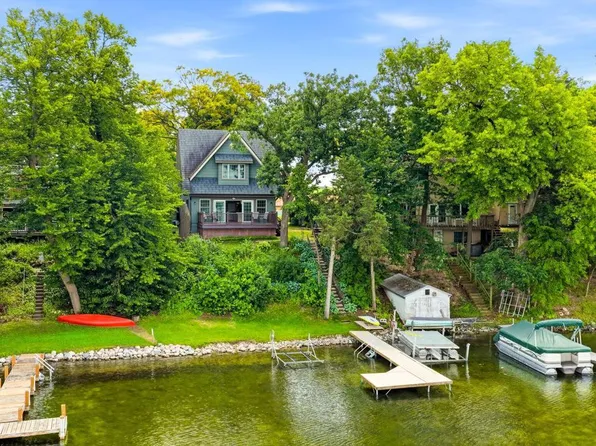 2125 N Peninsula ROAD, Oconomowoc, WI 53066