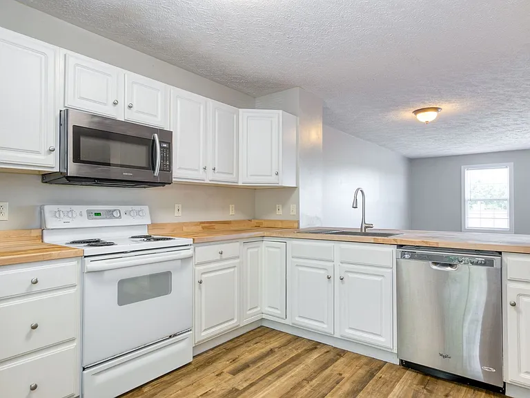 1615 Providence Blvd — Photo 5